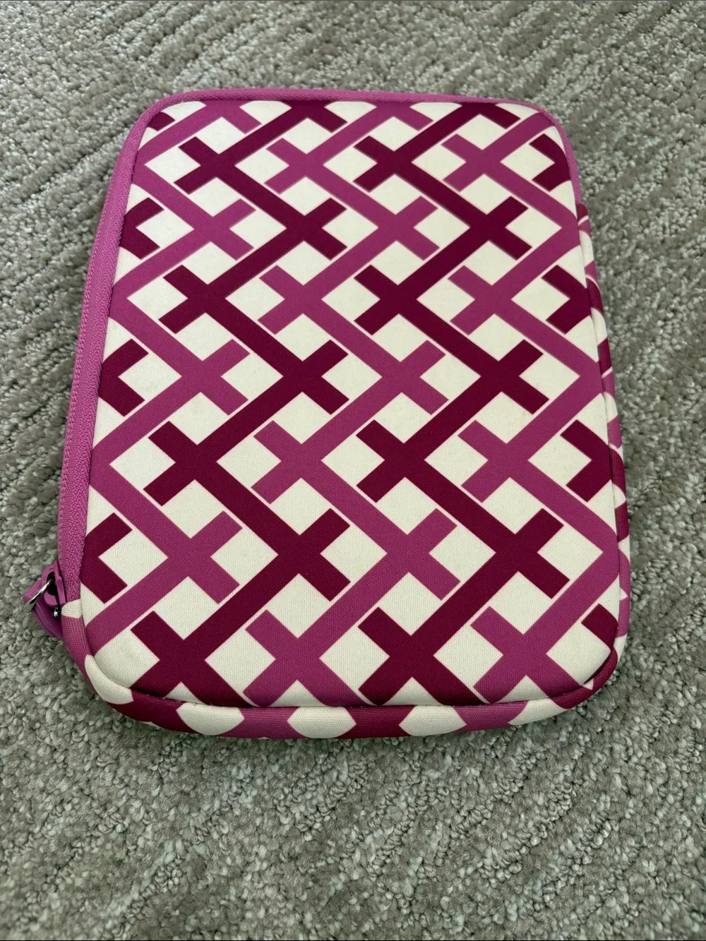 Vera Bradley Fuchsia & Magenta Lattice Tablet Sleeve